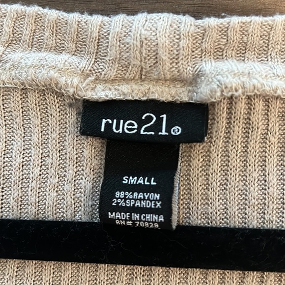 Rue 21 Cropped Cardigan - Picture 3 of 3